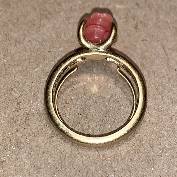 Vintage carved resin faux coral adjustable ring - Picture 8 of 12
